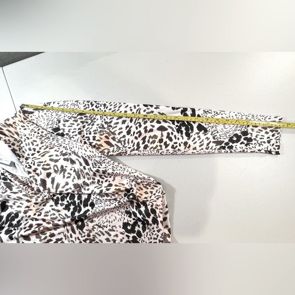 Steve Madden Leopard Long Sleeve Bodysuit, V-Neck, Snap Closure, Size Large, NWT - Picture 6 of 9